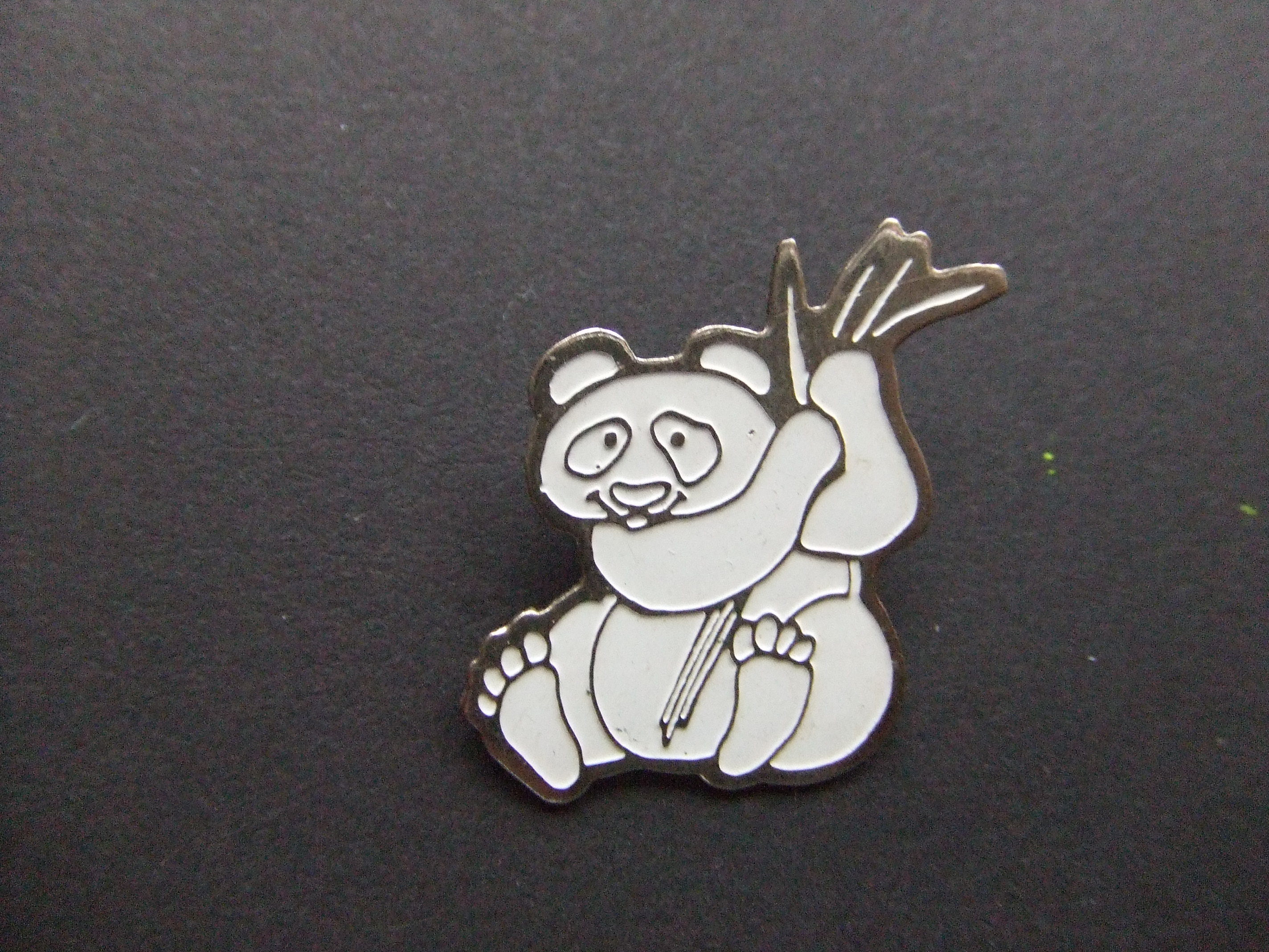 Pandabeer in een bamboe plant